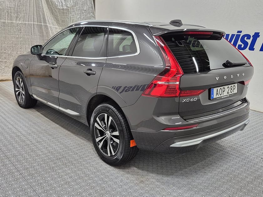 Bild 3 av Volvo XC60 T6 Recharge Core Bright plug in AWD 350HK 4x4 Panorama