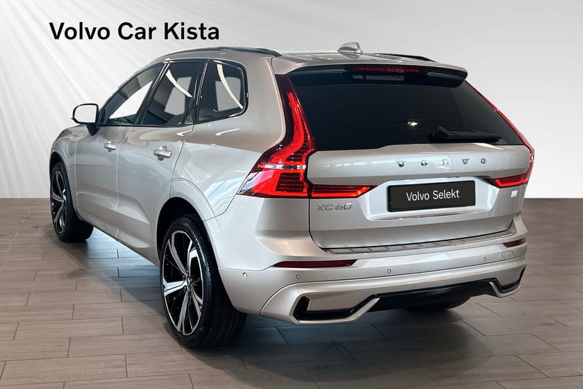 Bild 4 av Volvo XC60 Recharge T6 II Ultimate Dark B/W Pano Drag HUD