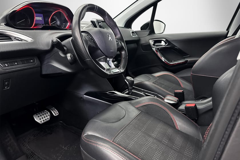 Bild 4 av Peugeot 2008 1,2 PureTech EAT GT-LINE/ DRAG/ NYSERVAD