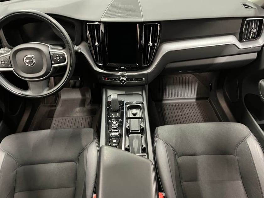 Bild 5 av Volvo XC60 B4 AWD Diesel Mom Adv *Drag/S&V-hjul/Nav/Voc*