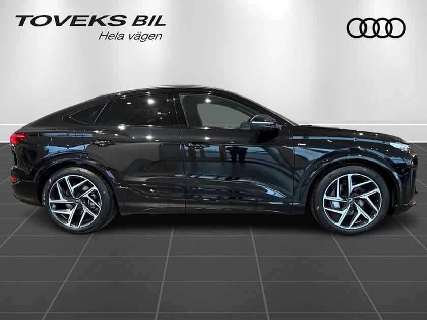 Bild 2 av Audi Q6 Sportback e-tron quattro LUFTFJÄDRING