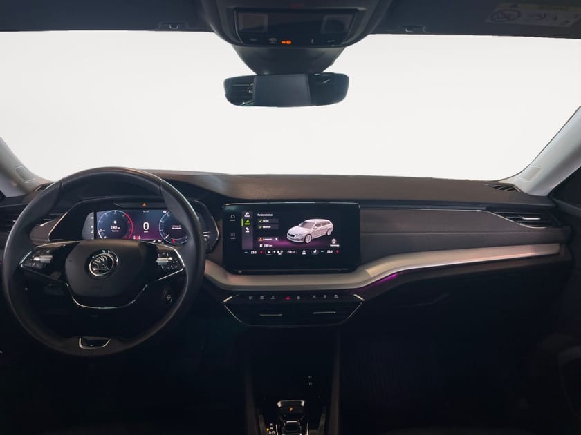 Bild 2 av Škoda Octavia Kombi 2.0 TDI Style  Cockpit Värmare Drag Backkamera