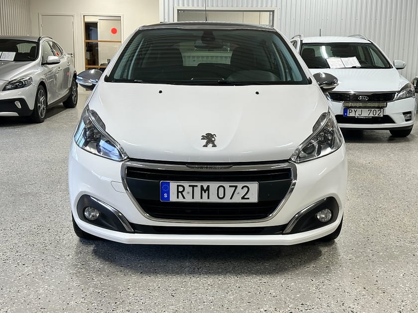 Bild 3 av Peugeot 208 5-dörrar 1.2 PureTech STYLE Euro 6 Panorama Nyservad