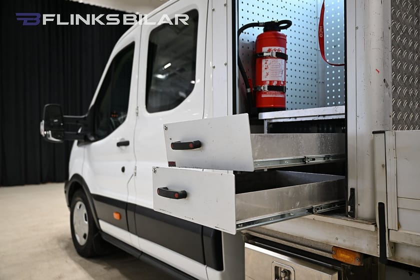 Bild 3 av Ford Transit 350 Chassi Dubbelhytt 170HK Dubbelhytt|Flak|Kranbil|Halvskåp|Inredd|SeUtr