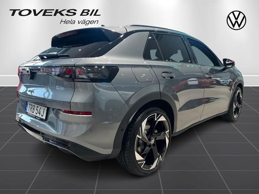 Bild 3 av Volkswagen T-Roc R-Line Black eTSI 150hk I Drag I P-värmare