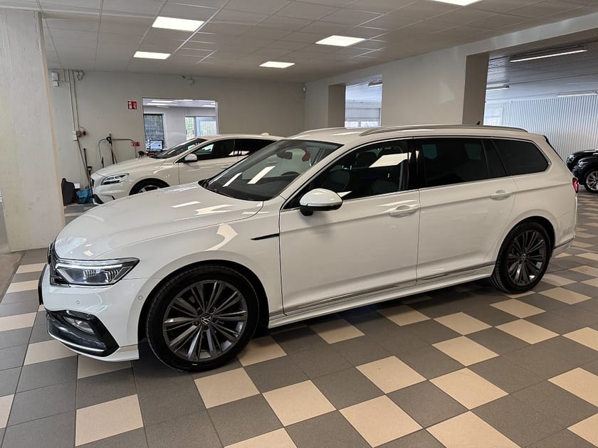 Bild 2 av Volkswagen Passat Sportscombi 2.0 TDI 4M DSG Cockpit H/K Kamera Navi Drag 200 Hk