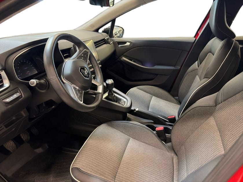 Bild 4 av Renault Clio TCe 100 Intens 5-d, Parkeringssensor bak, Rattvärme, Autom. luftkonditionering, Bluetooth, Farthållare