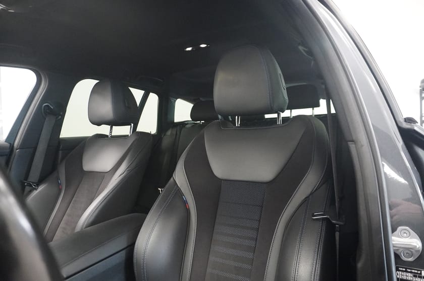 Bild 5 av BMW 330e xDrive Touring M-Sport Drag Kamera Rattvärme
