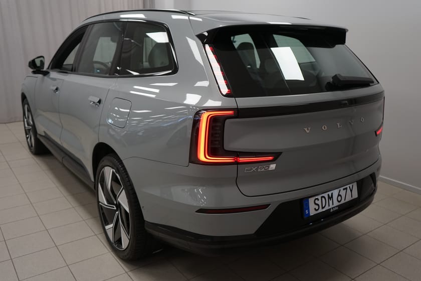 Bild 3 av Volvo EX90 Twin Motor Performance 7-seater Ultra 7sätes | 22" 5-Spoke Aero | Aktiv Chassi Luftfjädring |