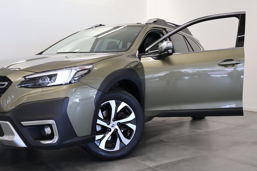 Bild 2 av Subaru Outback 2.5 4WD Touring / Pano / H/K / V-Hjul / Drag / M-Värm