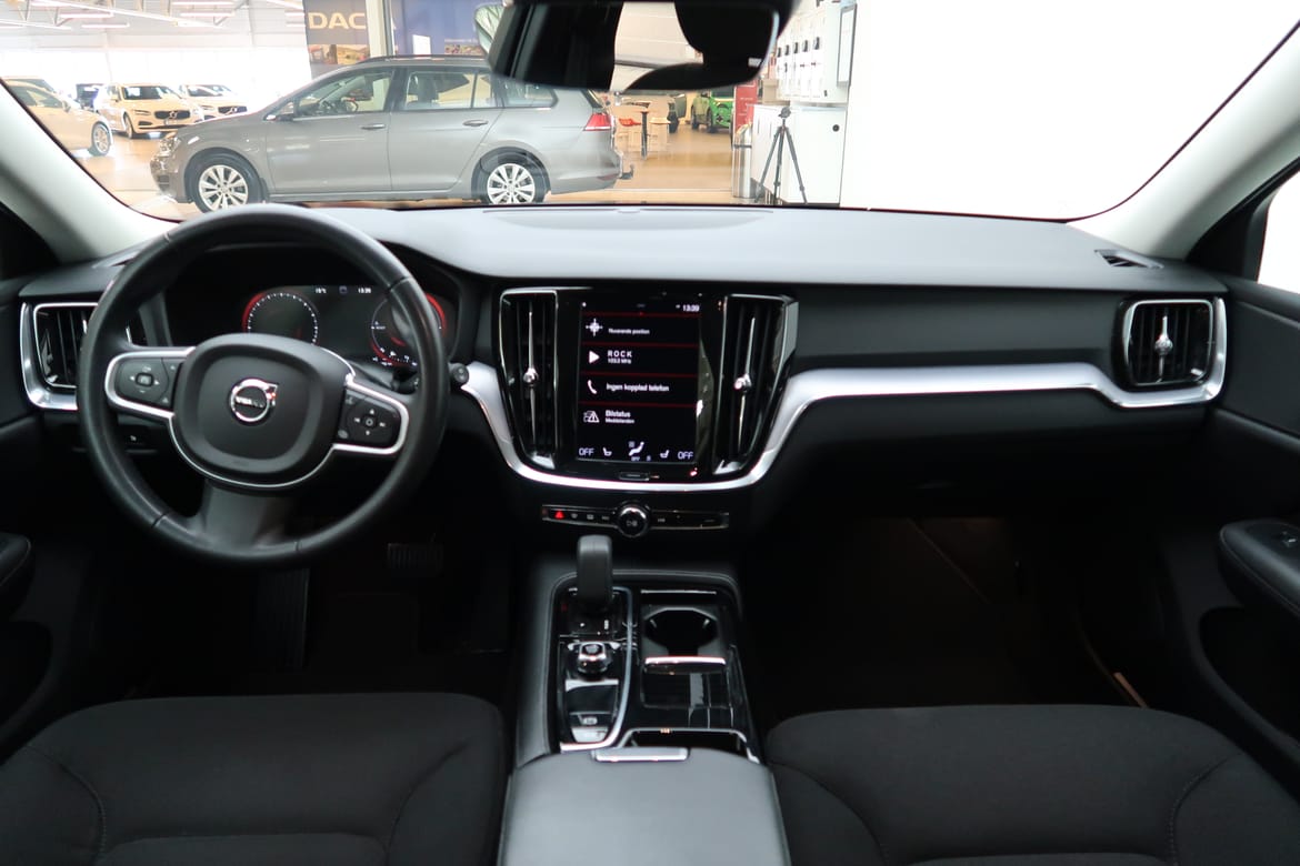 Volvo V60 2022 - miniatyr 2