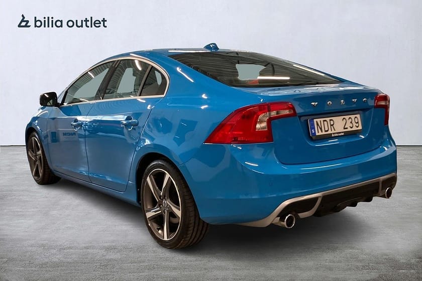 Bild 3 av Volvo S60 D4 R-Design P-värmare Halvskinn PDC Bak Bluetooth
