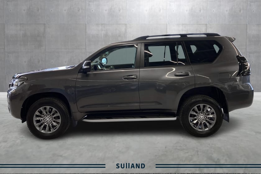 Bilde 2 av Toyota Land Cruiser 5-dørs 2.8l 204hk - Black Edition, GX, 4x4, 1 eier