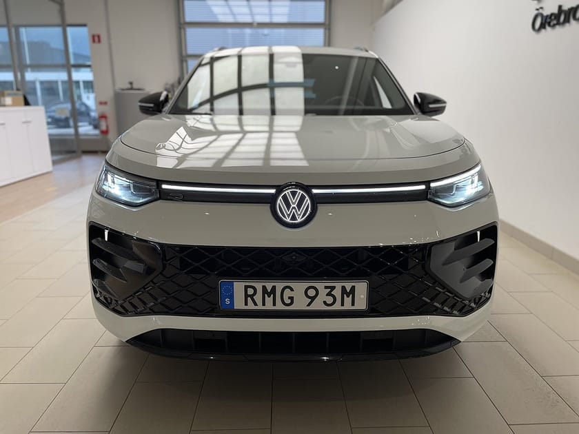 Bild 3 av Volkswagen Tayron eHybrid R-LINE 1.5 272HK|Panorama|360 kamera