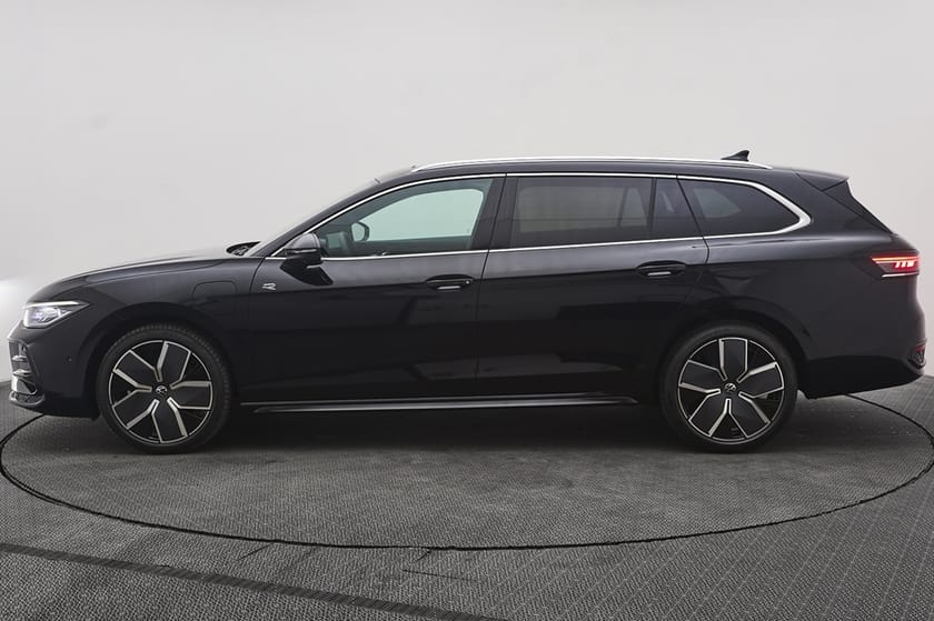 Bild 1 av Volkswagen Passat Variant eHybrid 272 DSG6 R-LINE
