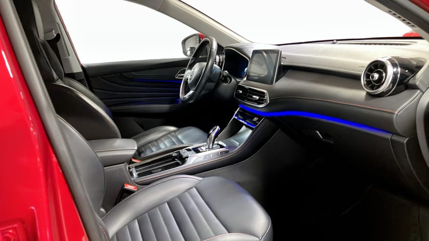 Bild 3 av MG EHS PHEV Luxury phantom red