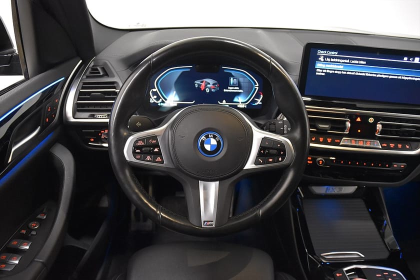 Bild 2 av BMW iX3 M Sport Fjädring Ambient Cockpit Drag Moms