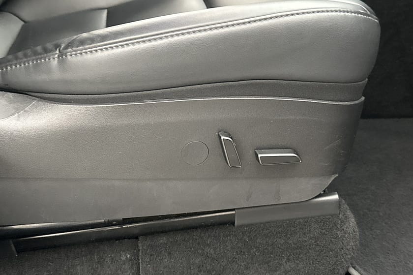 Bild 5 av Tesla Model Y Long Range AWD AP Drag Kamera Svensksåld