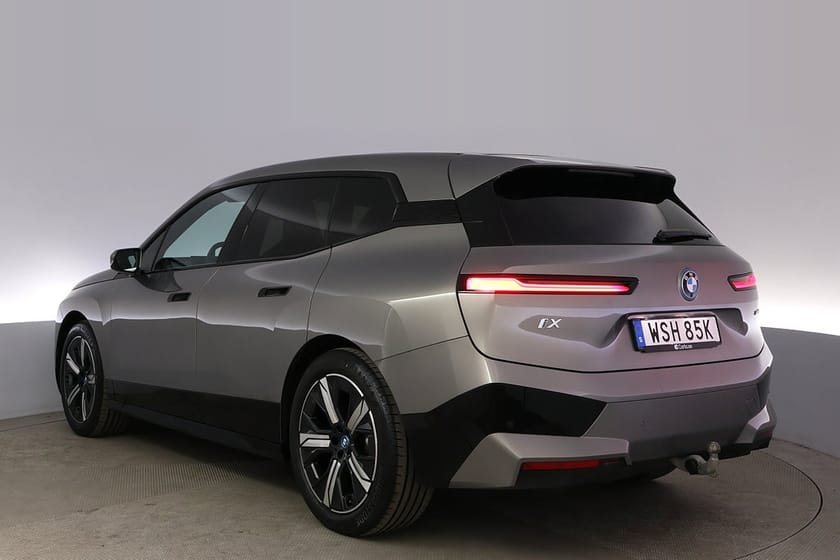 Bild 4 av BMW iX xDrive50 Sport Sky Lounge DAP Laser B&W 360 Drag