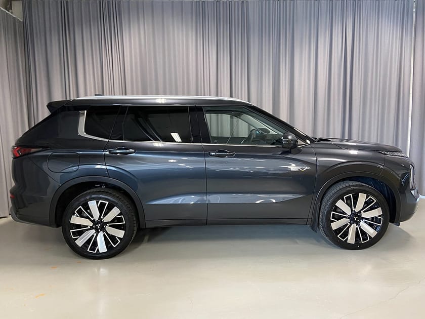 Bild 3 av Mitsubishi Outlander PHEV LaddHybrid 306hk Instyle Panorama Navi Yamaha