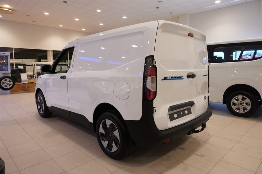 Bild 4 av Ford E-Transit Courier Skåp Trend Elmotor 100 kW 136hk 1-Vxl