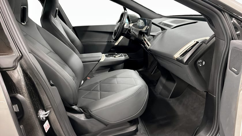 Bild 3 av BMW iX xDrive40 Sportpkt Innovation Head-up Driving Assist Pro H/K