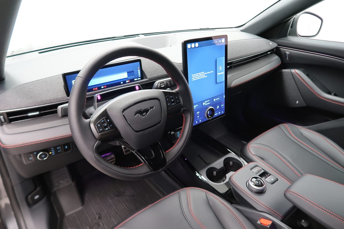 Ford Mustang Mach-E 2023 - miniatyr 6