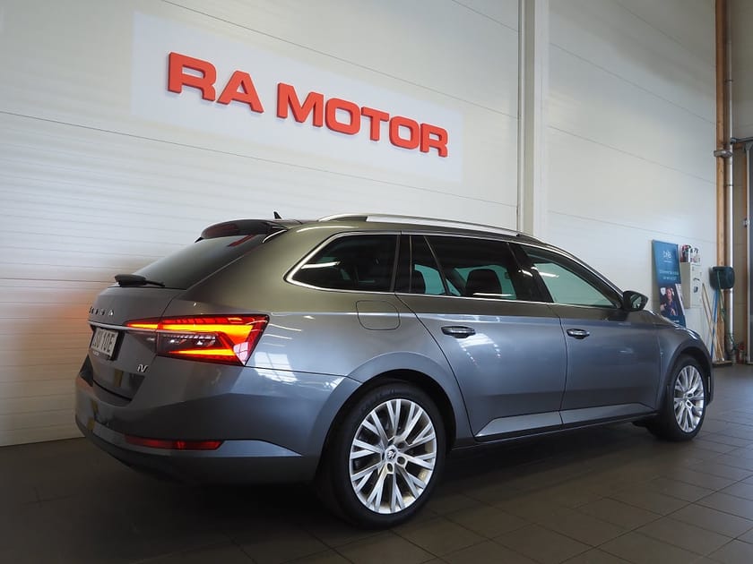Bild 5 av Škoda Superb iV Kombi Skoda 1.4 TSI 218hk Style | Drag | Värmare | Cockpit |
