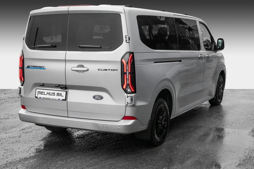 Bilde 5 av Ford E-Transit Custom 340 Combi 9-seter /L2/217hk/Limited/Krok/Ryggekamera