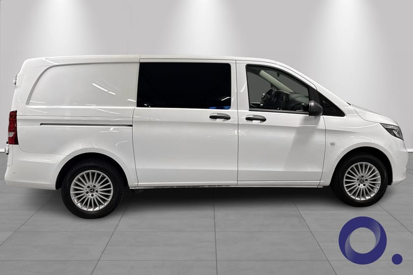 Bilde 4 av Mercedes-Benz Vito 119 CDI 4x4 3.0t SIDEHENGSLET BAKLUKE, 3 SETER, RYGGEKAMERA, PARKSENSOR