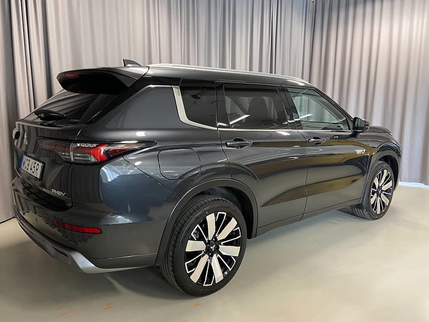 Bild 4 av Mitsubishi Outlander PHEV LaddHybrid 306hk Instyle Panorama Navi Yamaha