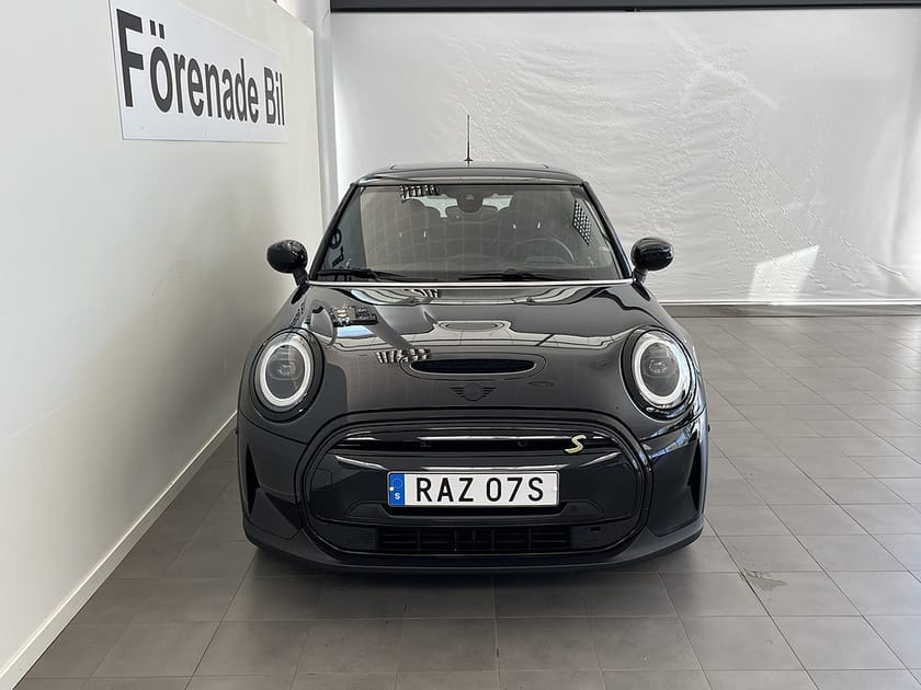 Bild 2 av MINI Cooper SE SE Panoramatak HUD H/K Backkamera Komfort CarPlay Nav