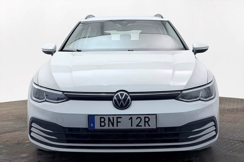 Bild 3 av Volkswagen Golf Sportscombi 1.5 eTSI Aut Drag Värmare Cockpit