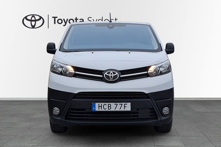 Bild 2 av Toyota Proace LONG 2,0D  145 HK S&S AUT 8 COMFORT, P-sensorer bak, bakkamera, dragkrok, v-hjul