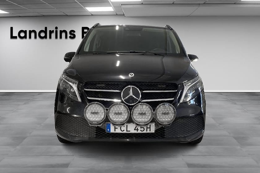 Bild 2 av Mercedes-Benz V 300d 4MATIC 3.2t 300 Lång Avantgarde 7-Sits