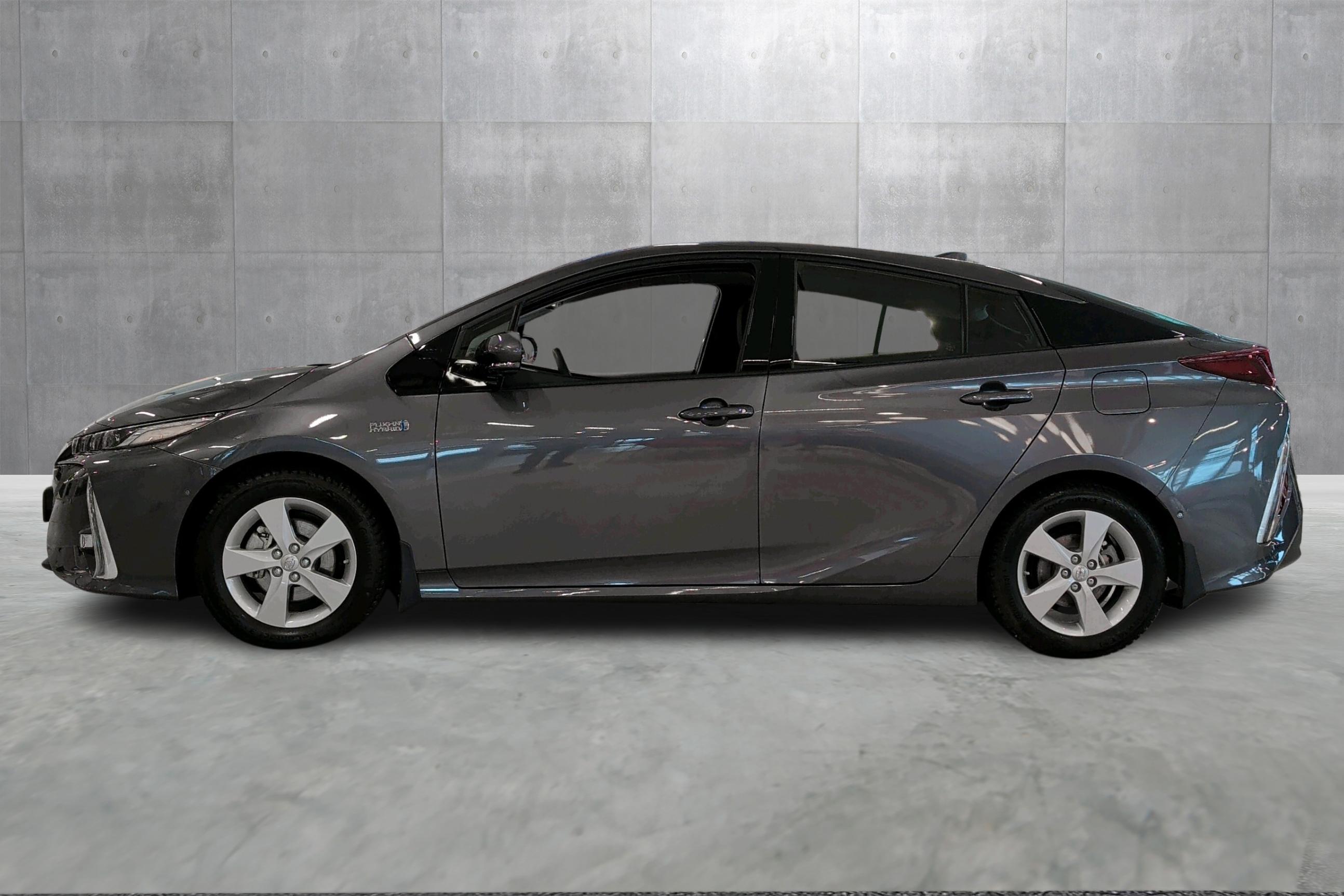 Thumnail bilde 1 av Toyota Prius Plug-in Hybrid