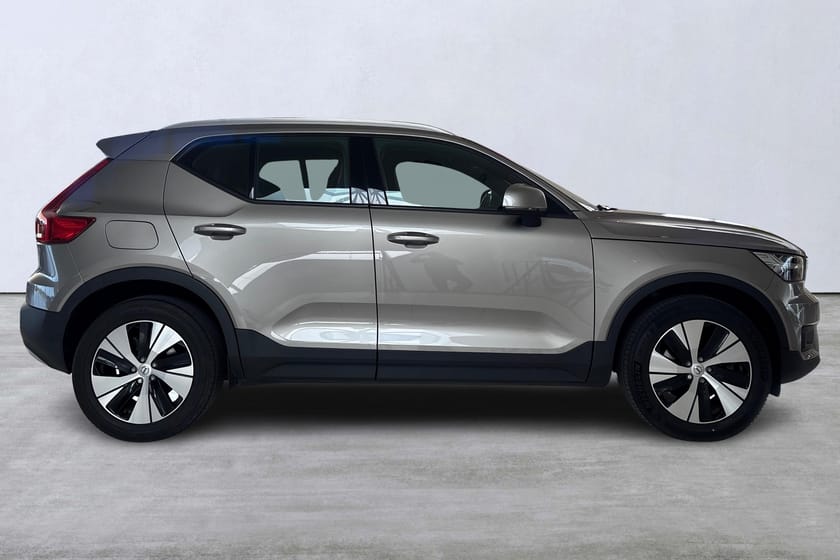 Bild 3 av Volvo XC40 B4 FWD Bensin Momentum Advanced SE
