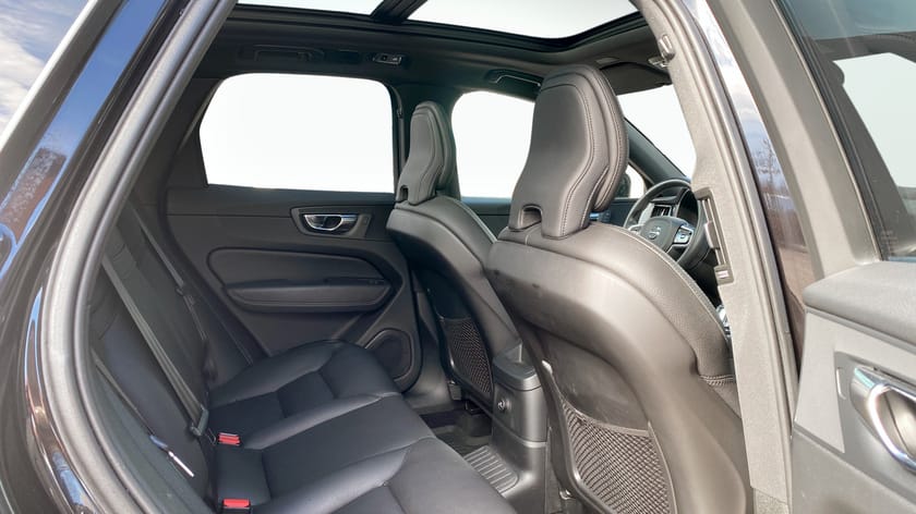 Bild 5 av Volvo XC60 T8 AWD R-Design Pano VOC Värm Skinn Orrefors Drag