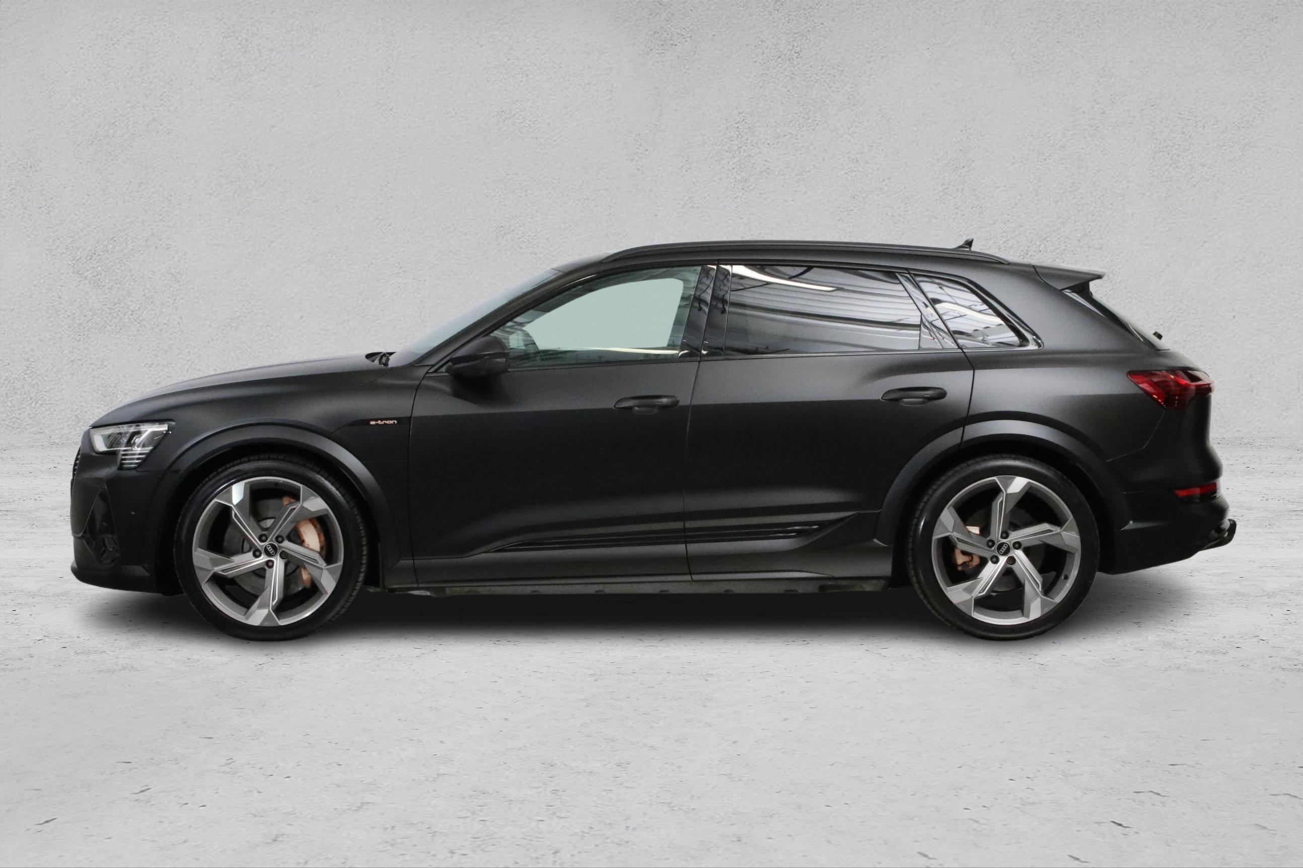Thumnail bilde 1 av Audi e-tron S quattro