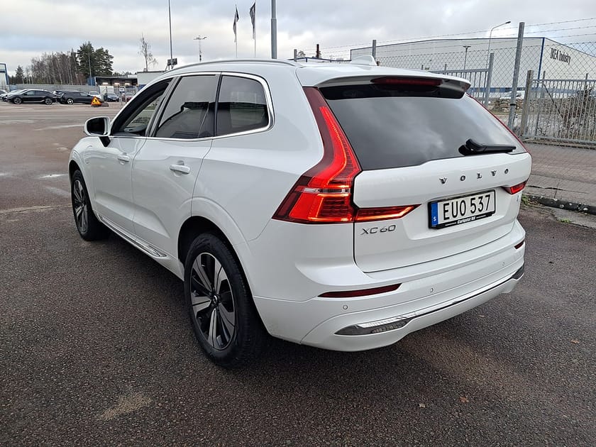 Bild 4 av Volvo XC60 T6 Recharge Core Edition plug in AWD 350HK 4x4 Panorama