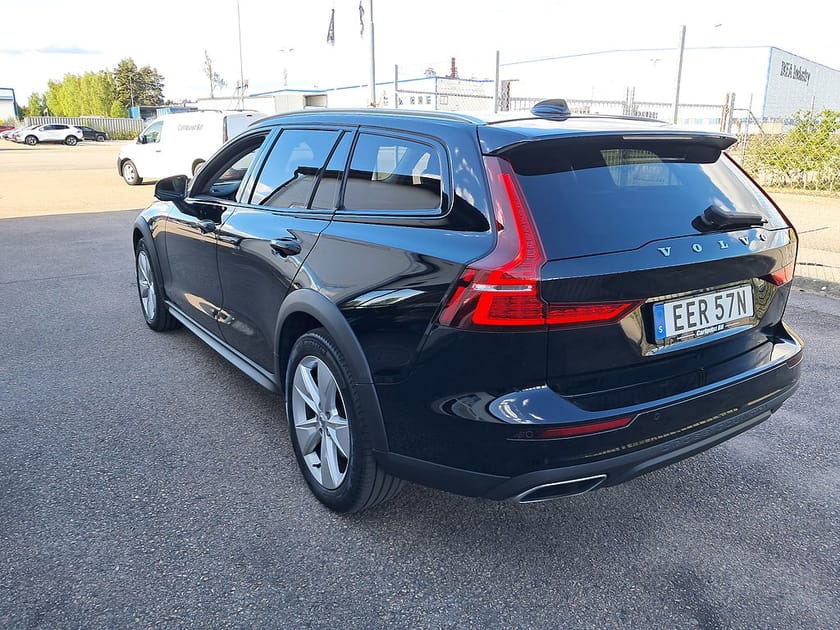 Bild 5 av Volvo V60 Cross Country B4 MILDHYBRID AWD 197HK 4x4 Advanced Läder