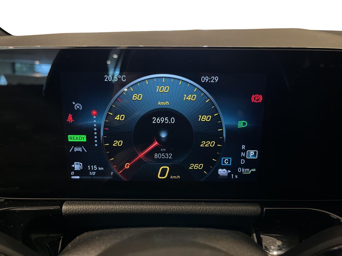 Mercedes-Benz GLA 2021 - miniatyr 18