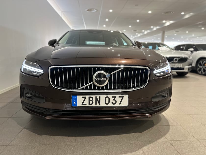 Bild 2 av Volvo V90 B4 Diesel Momentum Advanced SE, Backkamera, Dragkrok, HarmanKardon PremiumSound
