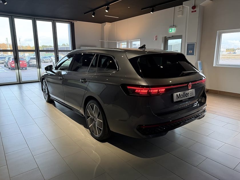 Bild 5 av Volkswagen Passat Sportscombi R-Line eHybrid SWE Edt., 272hk, 12 Mil El!