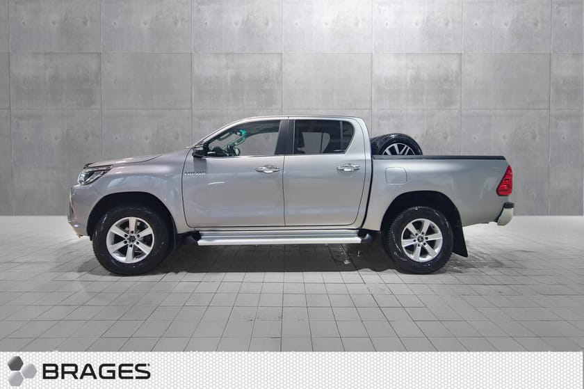 Bilde 2 av Toyota Hilux Dobbelcab D-4D 150hk D-Cab 4WD SR+ aut