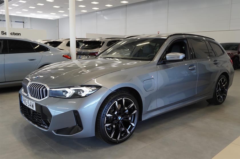 Bild 2 av BMW 330e xDrive Touring M-Sport Navi Adaptiv F HiFi Backkamera Rattvärme 19