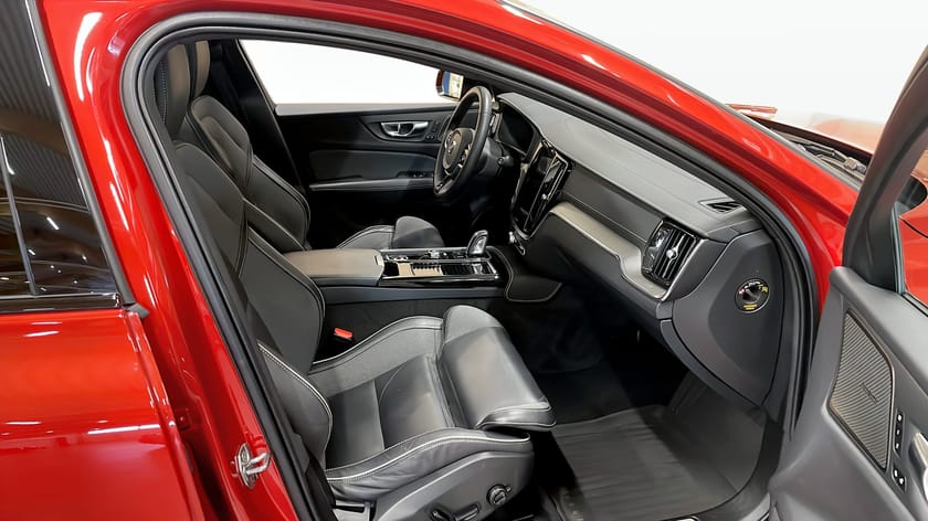 Bild 3 av Volvo V60 Recharge T8 R-Design Pano H/K Drag  Värmare B-kamera