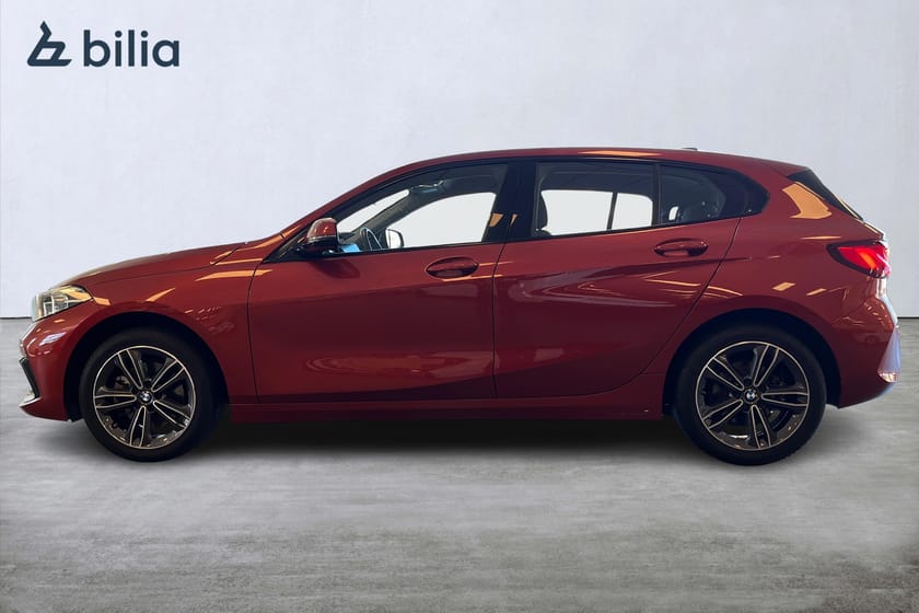 Bild 3 av BMW 118i Sport line | LED | P-sensorer | Apple carplay | Navi