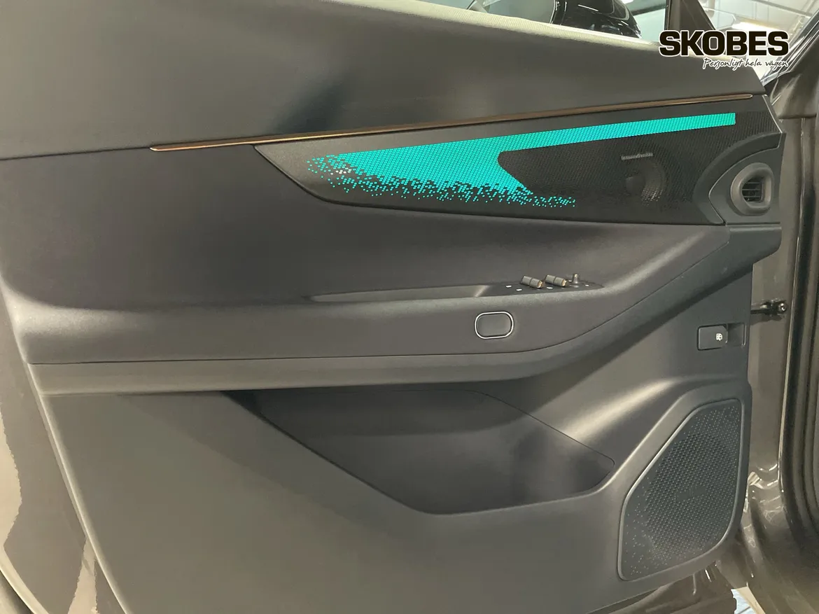 Lynk & Co 08 PHEV