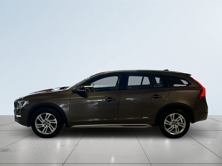 Bild 4 av Volvo V60 Cross Country D4 AWD Summum Dragkrok Mvärm Helskinn Farthållare S&V